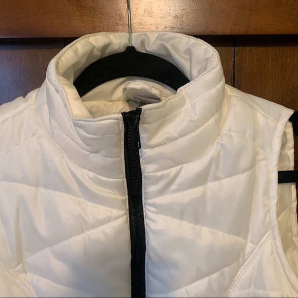 NEW DIRECTIONS WEEKEND puffer vest- size small - Picture 3 of 6
